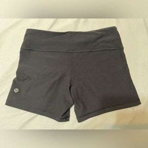 COPY - lululemon High-Rise Short 4"
